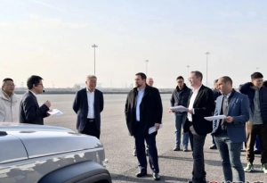 Jeep全球高层到访经开区与神龙汽车探讨合作!