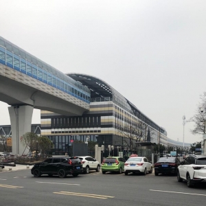 汉南16号线桂子湖站C、B出口乱停车严重希望处理。