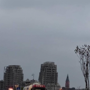 汉南绿地城奥特莱斯商业街烂尾楼何时重启