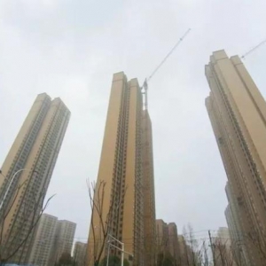 汉南新长江最后一期超高层外墙装修基本完工