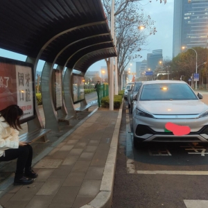 �人���ÿ�������ҵ·�������ù���վ̨ͣ��λ������