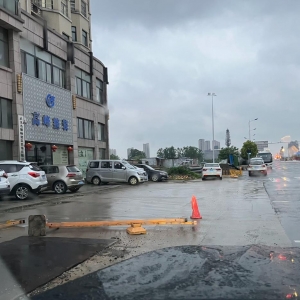 汉南兴一路江景湾门口交通问题