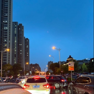 �人������У��ǰ��·ӵ����