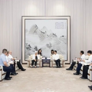 武汉经开区|唐超与法国艾菲集团董事长贝欣悦座谈交流