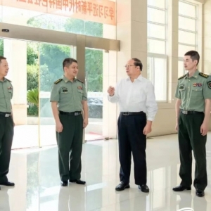 武汉经开区|刘子清唐超“八一”前夕走访慰问驻区部队官兵