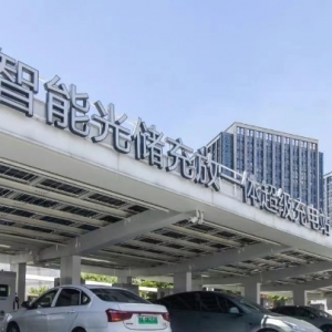 斯泰兰蒂斯集团首席执行官安东尼奥·菲洛萨一行到访武汉经开区