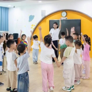开学啦!武汉经开区8万余名学子开开心心上学堂