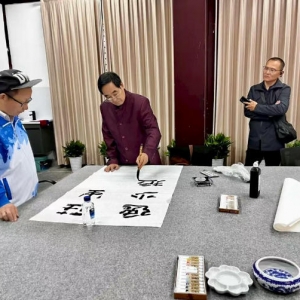 笔墨铸车谷 武汉经开区书画家交流活动举行
