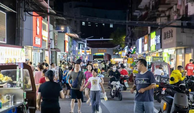 越“夜”越精彩,武汉经开区这里“火”了
