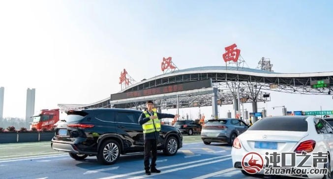 武汉经开区启动春运保障 首日客流总体平稳