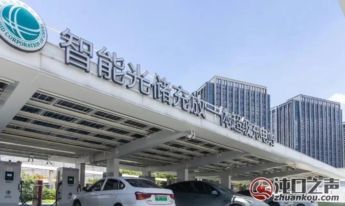 斯泰兰蒂斯集团首席执行官安东尼奥·菲洛萨一行到访武汉经开区