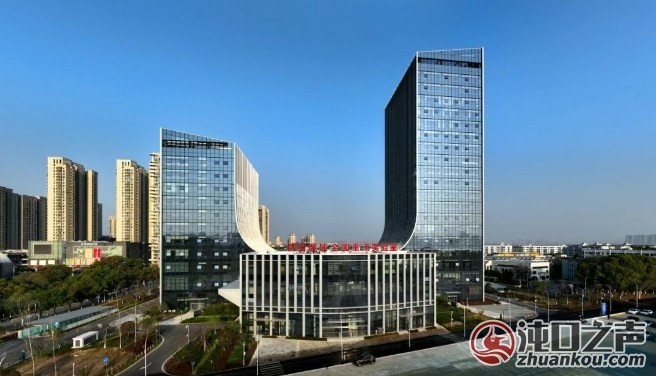 江汉大学这个标志性的建筑挂牌了!