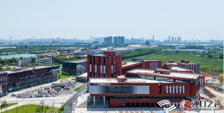 武汉经开区|刘子清唐超调研中国电子云现场办公解难题