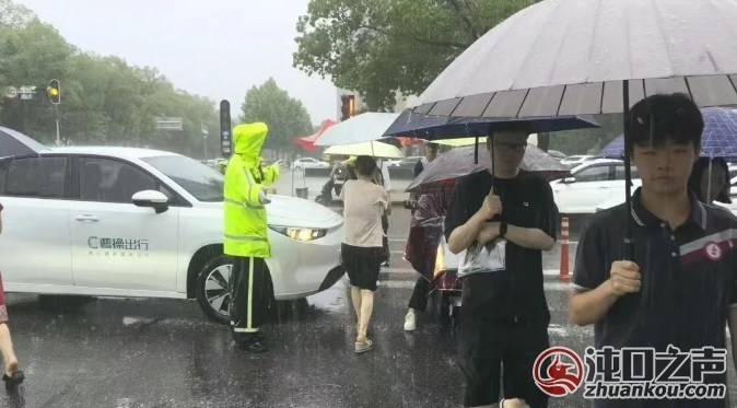 暖心护航！武汉经开区全力保障学子顺利赴考