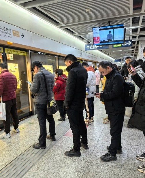“双城计”！沌口跨区上班族们的一天！