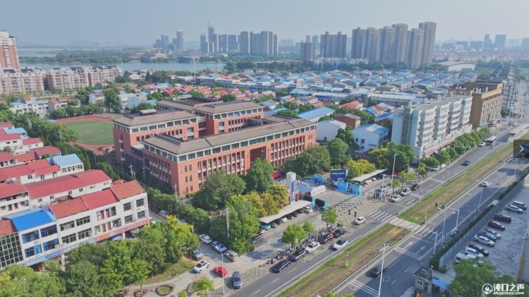 沌口这所公立学校规划的初中部暂缓开工，避免闲置