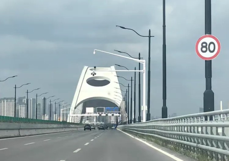 左岸大道高架限速提至80km/h
